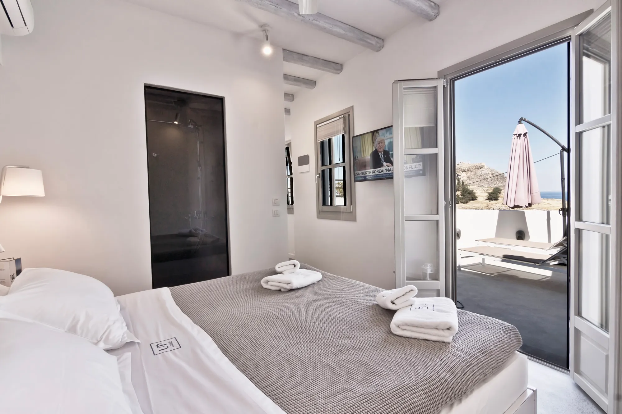 /img/366-hotel-exterior-honeymoon.webp