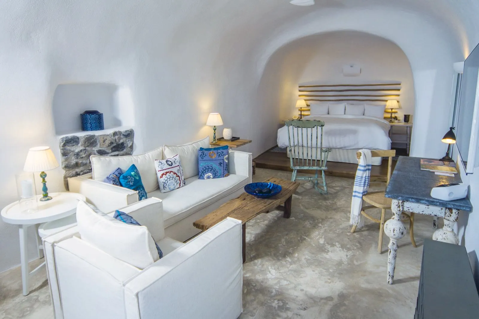 368 santorini luxury suite amenities