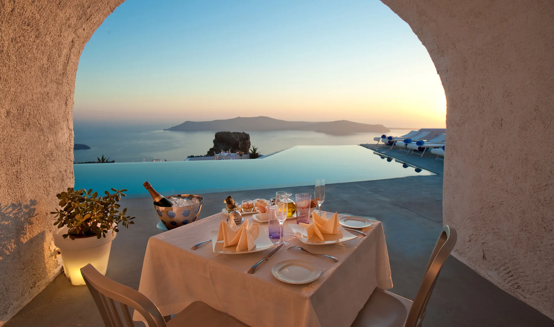 368 santorini suite booking reviews