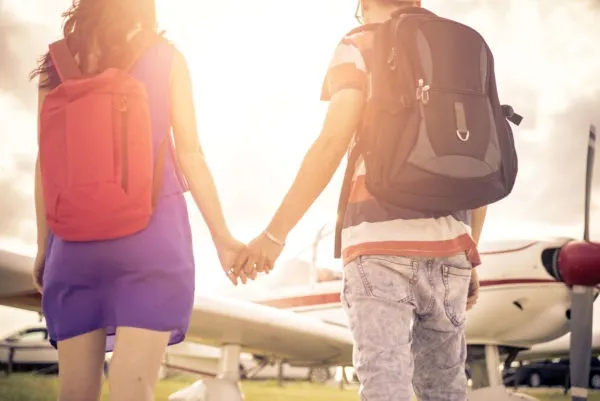 /img/378-couple-travel-uk.webp