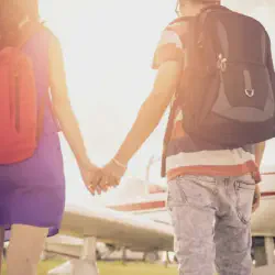 /img/378-couple-travel-uk.webp