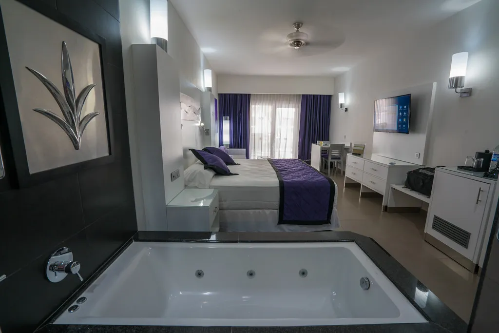 /img/448-jamaica-honeymoon-villa-view.webp