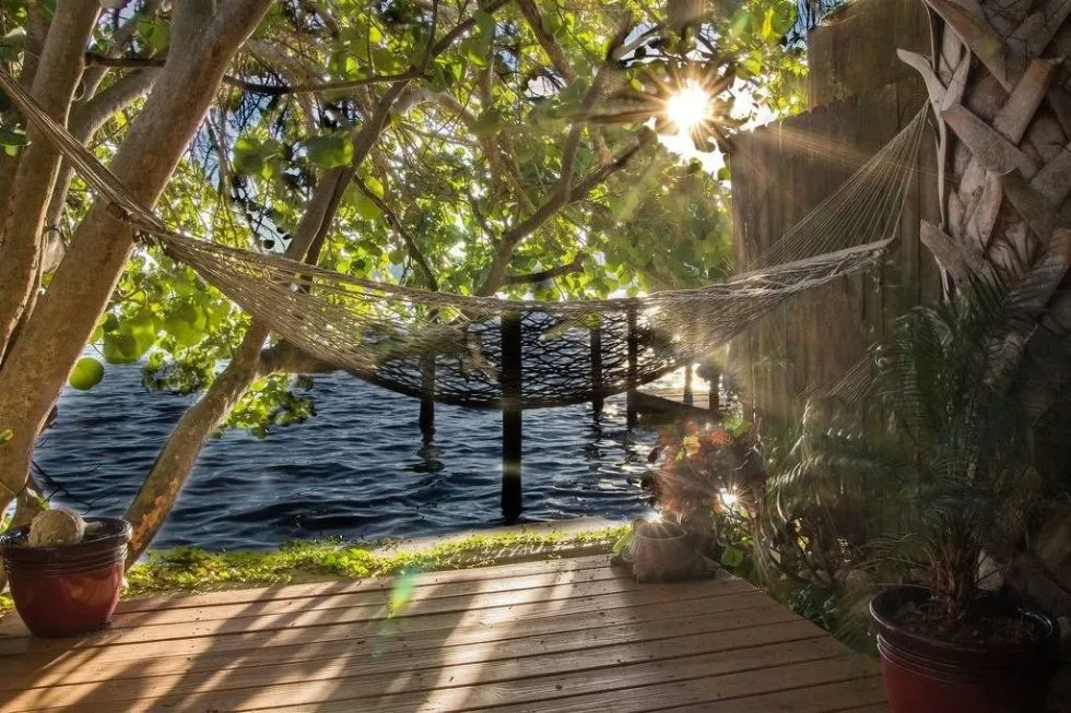 /img/450-hawaii-honeymoon-packing.webp