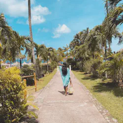 /img/460-saint-lucia-couple.webp