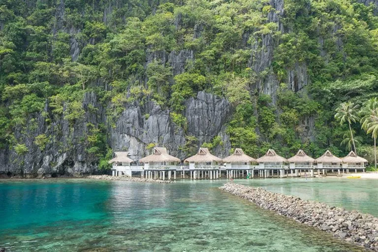 462 budget honeymoon couple beach