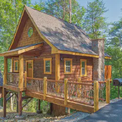 /img/467-romantic-couple-cabin.webp