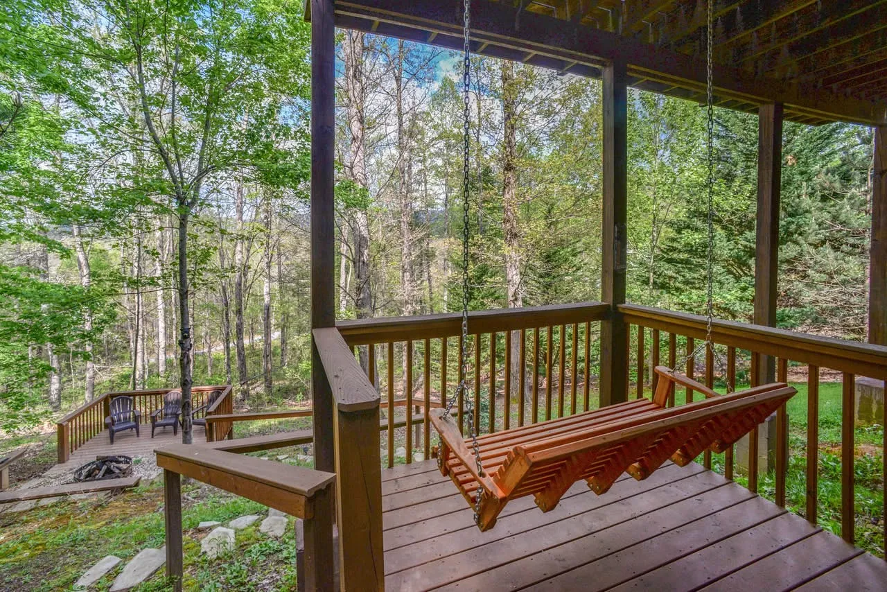 492 rustic retreat cabin fireplace