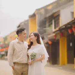 /img/500-couple-traveling-vietnam.webp