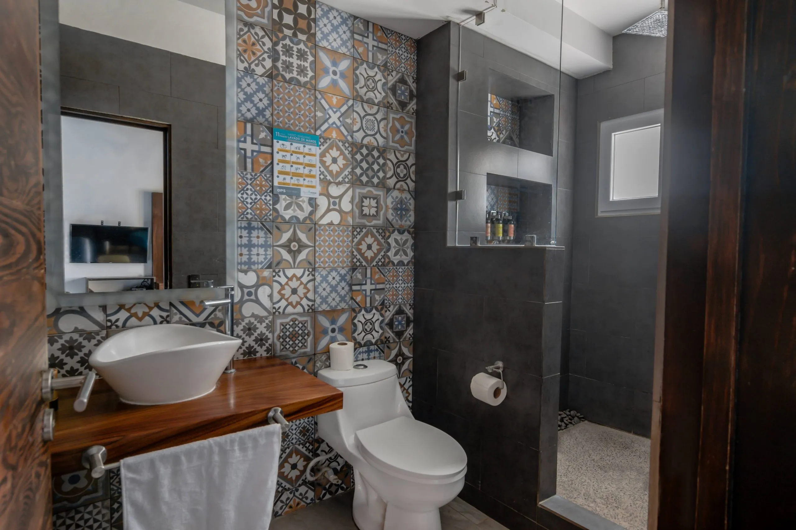 /img/508-cape-verde-honeymoon-suite-7.webp
