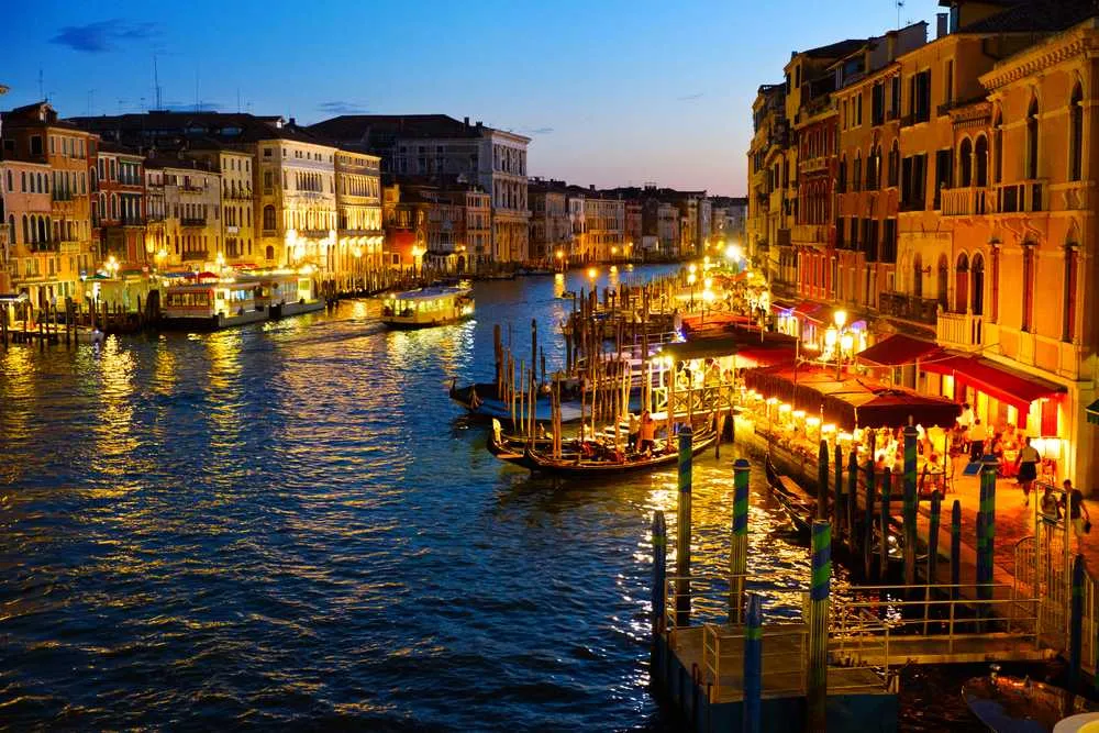 516 venice honeymoon gondola