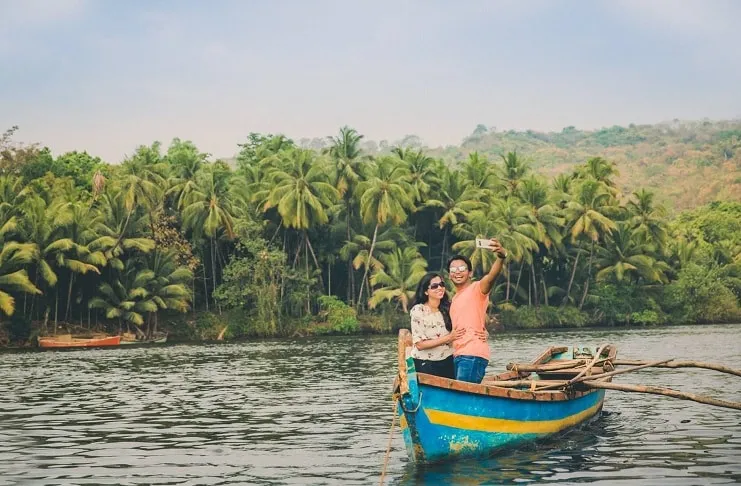536 honeymoon couple