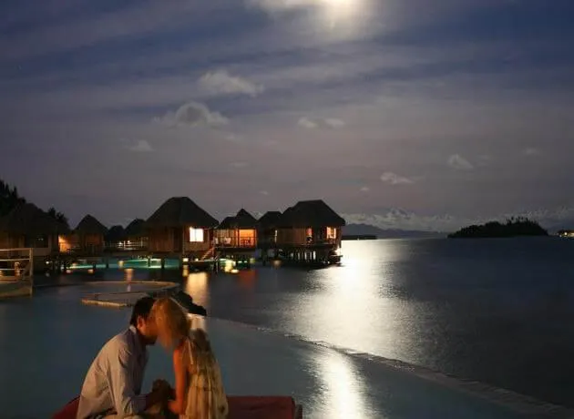 544 bora bora couple