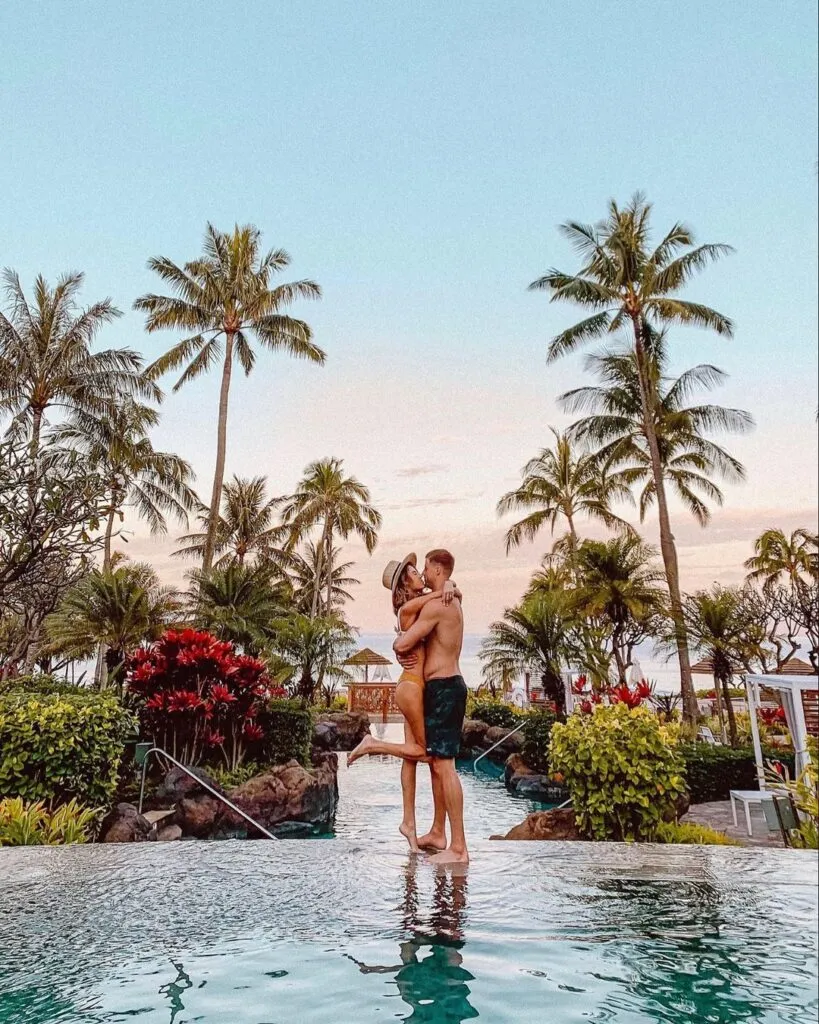 /img/580-hawaii-luxury-honeymoon-packing.webp
