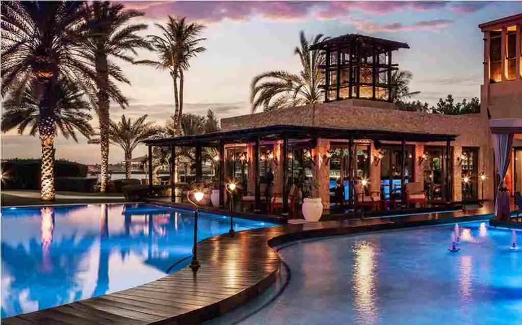 /img/587-dubai-honeymoon-resorts-pool.webp