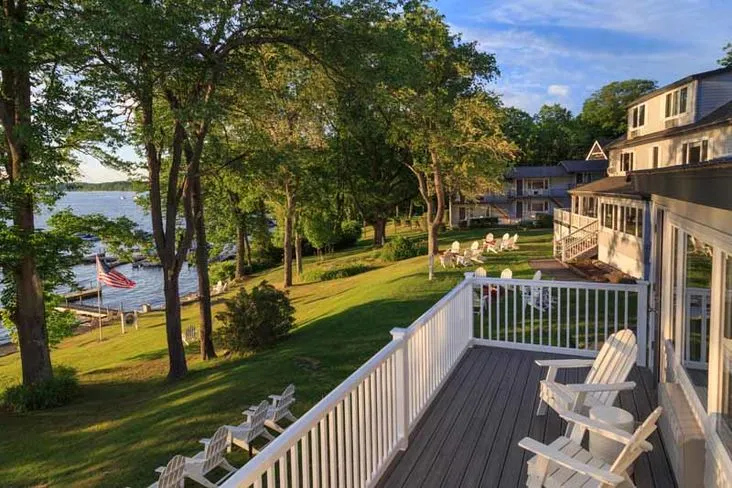 /img/604-poconos-honeymoon-hotel-fauchere.webp
