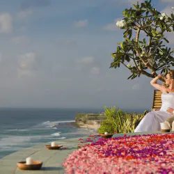 /img/607-bali-honeymoon-couple.webp