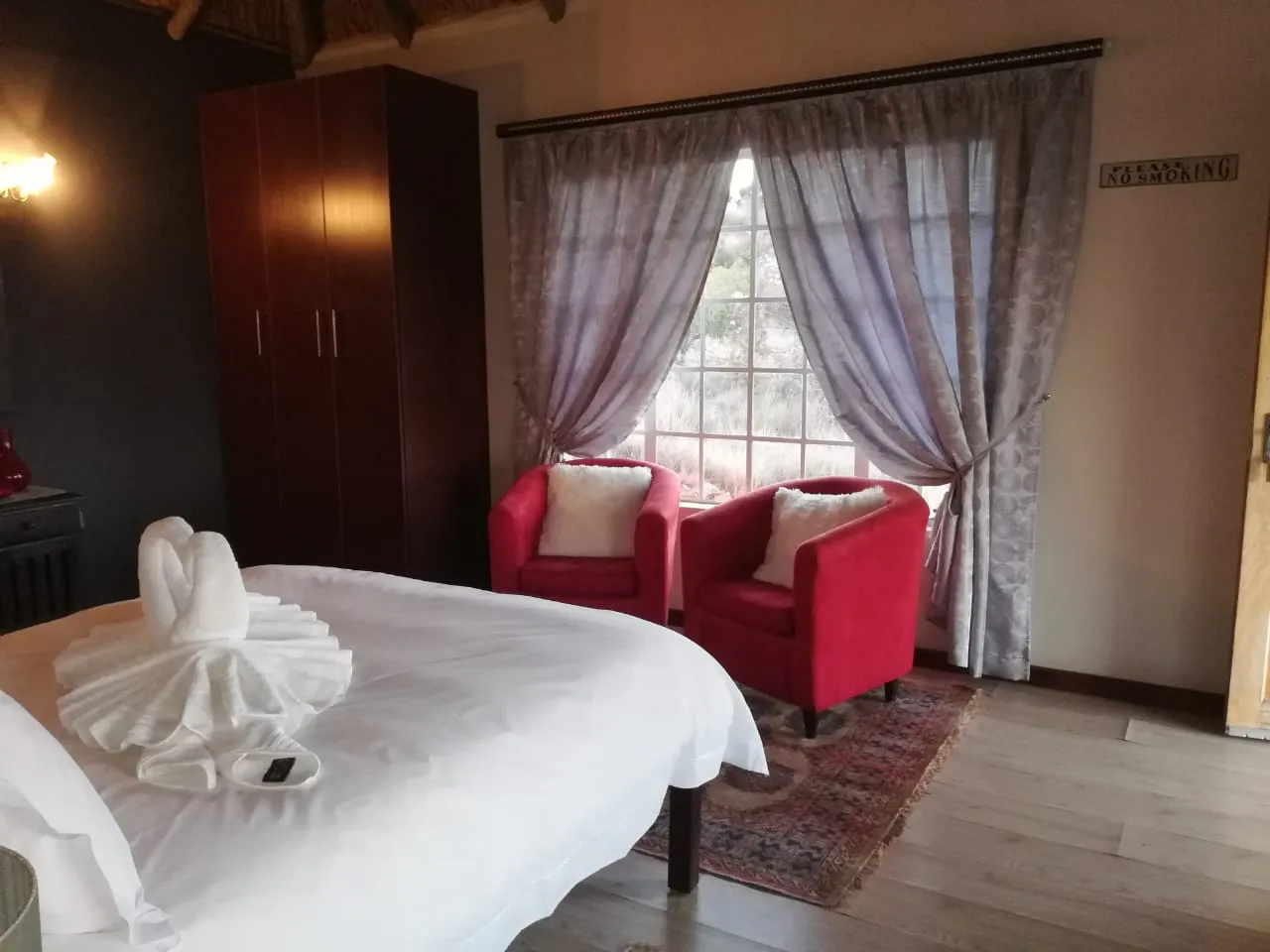 614 hawaii honeymoon suite couple