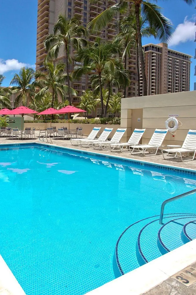 /img/614-hawaii-honeymoon-suite-four-seasons.webp