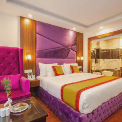 /img/629-hotel-suite-details-balcony.webp
