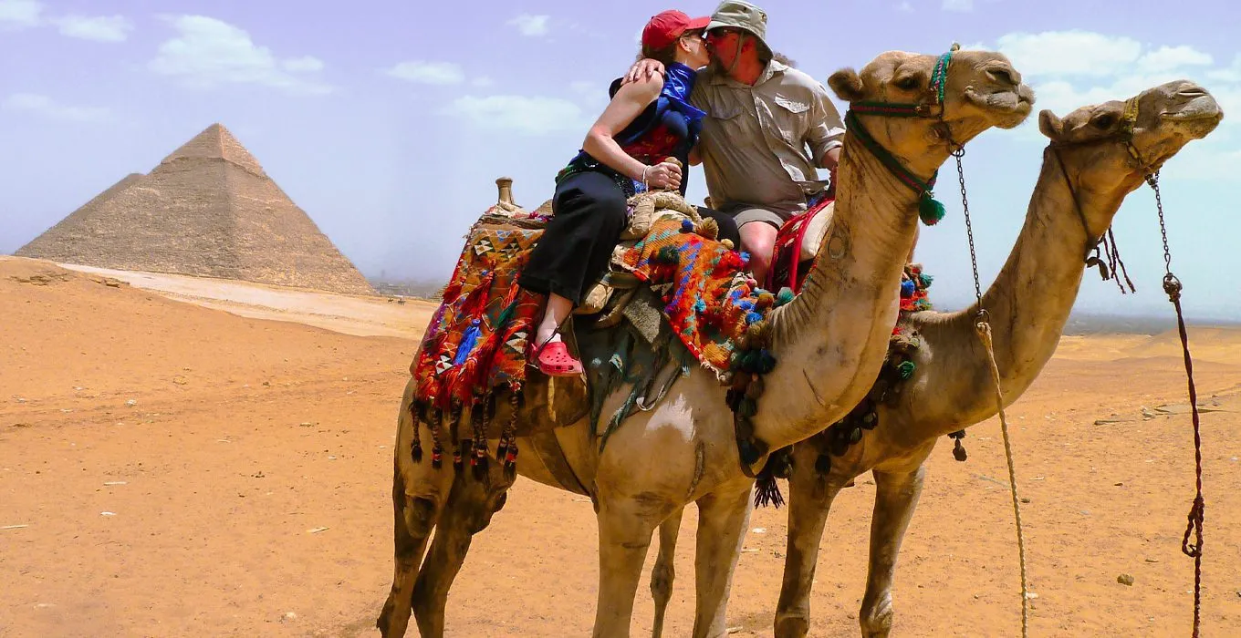 /img/642-white-desert-egypt.webp
