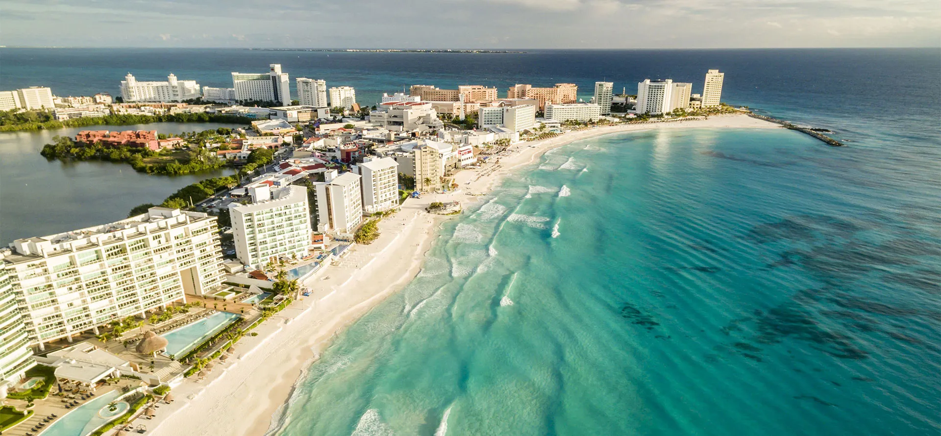/img/654-cancun-honeymoon-sunset.webp