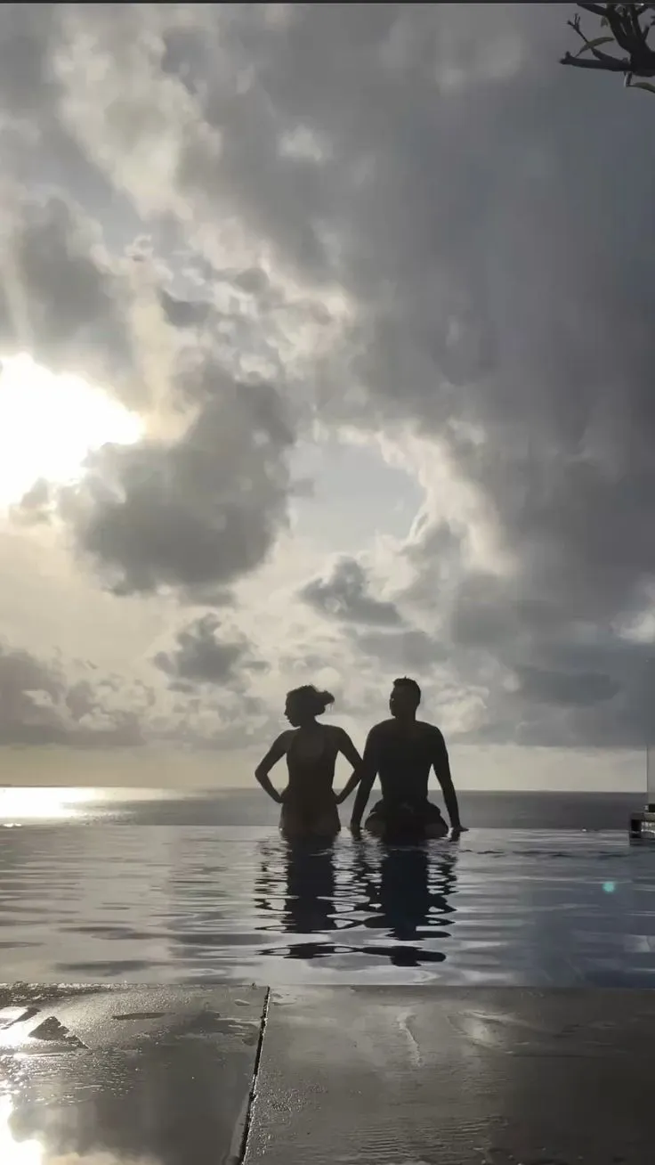 669 honeymoon private pool decorations