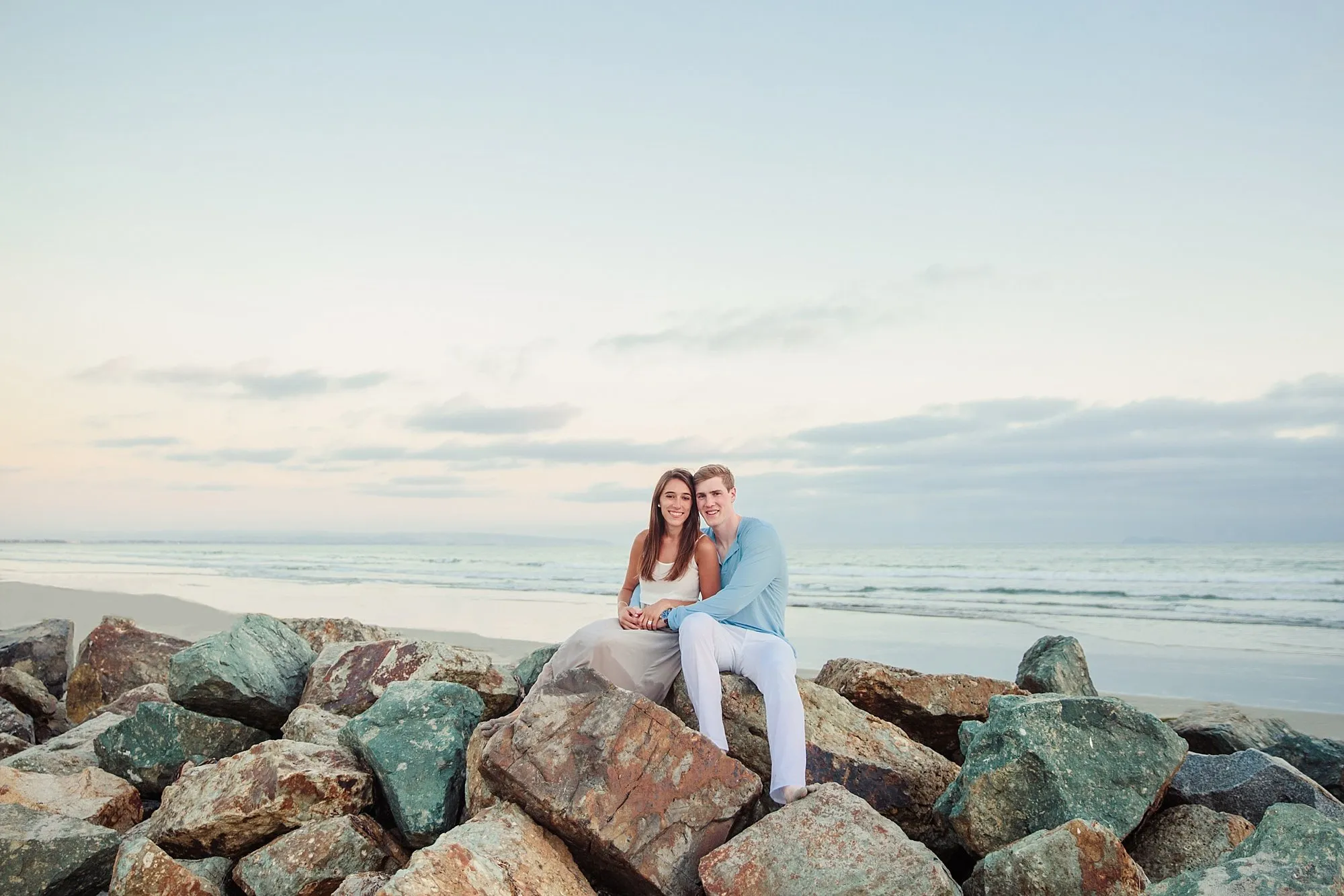 /img/678-hotel-del-coronado-couple.webp