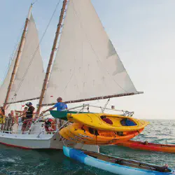 /img/681-kayaking-environment.webp