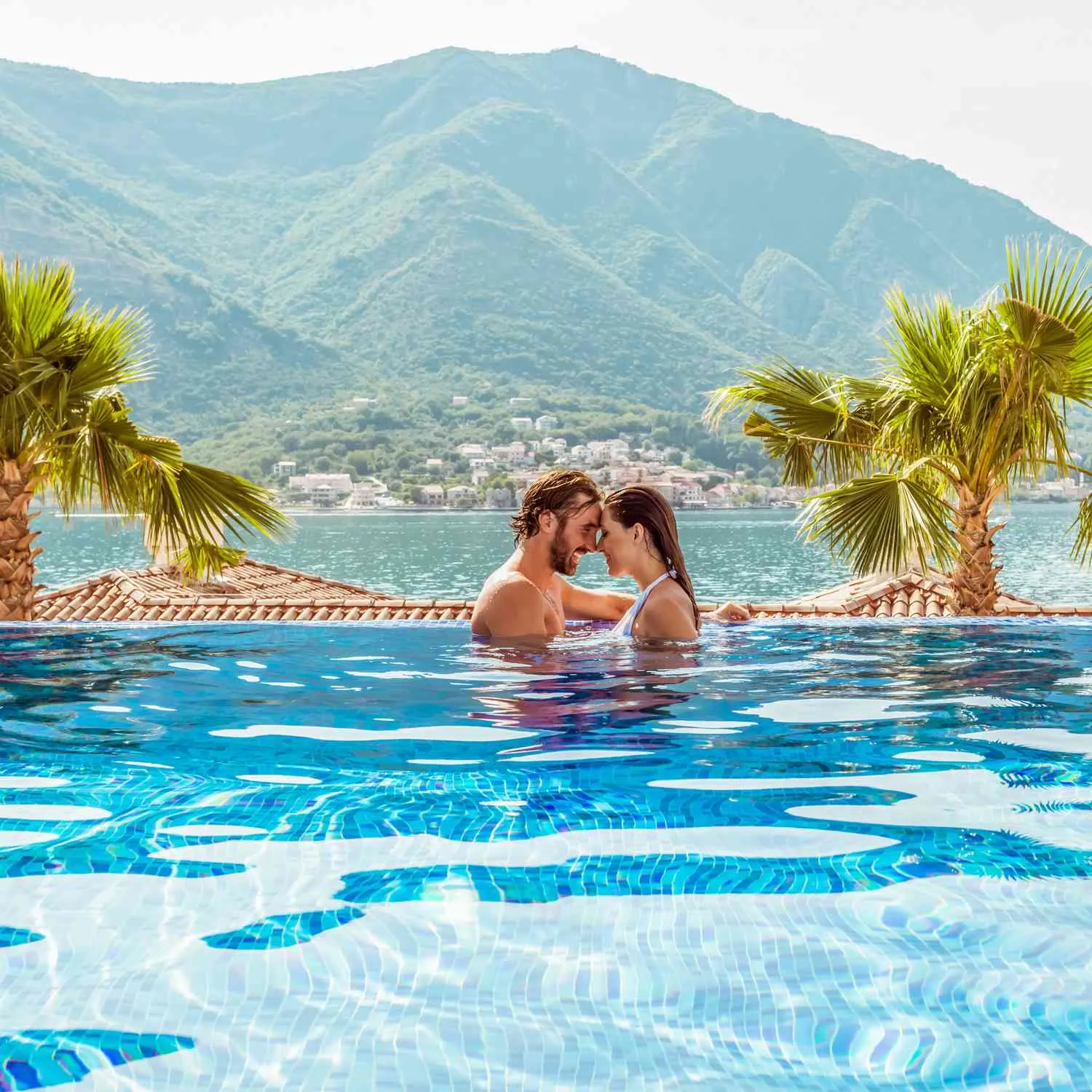 /img/685-honeymoon-sunset-beach.webp