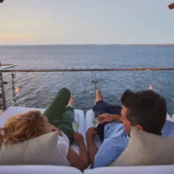 /img/693-cruise-ship-sunset.webp