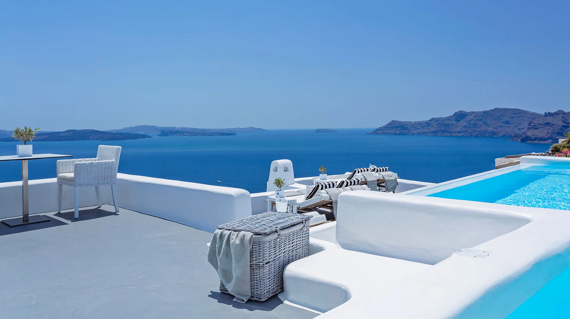 720 couple santorini sunset