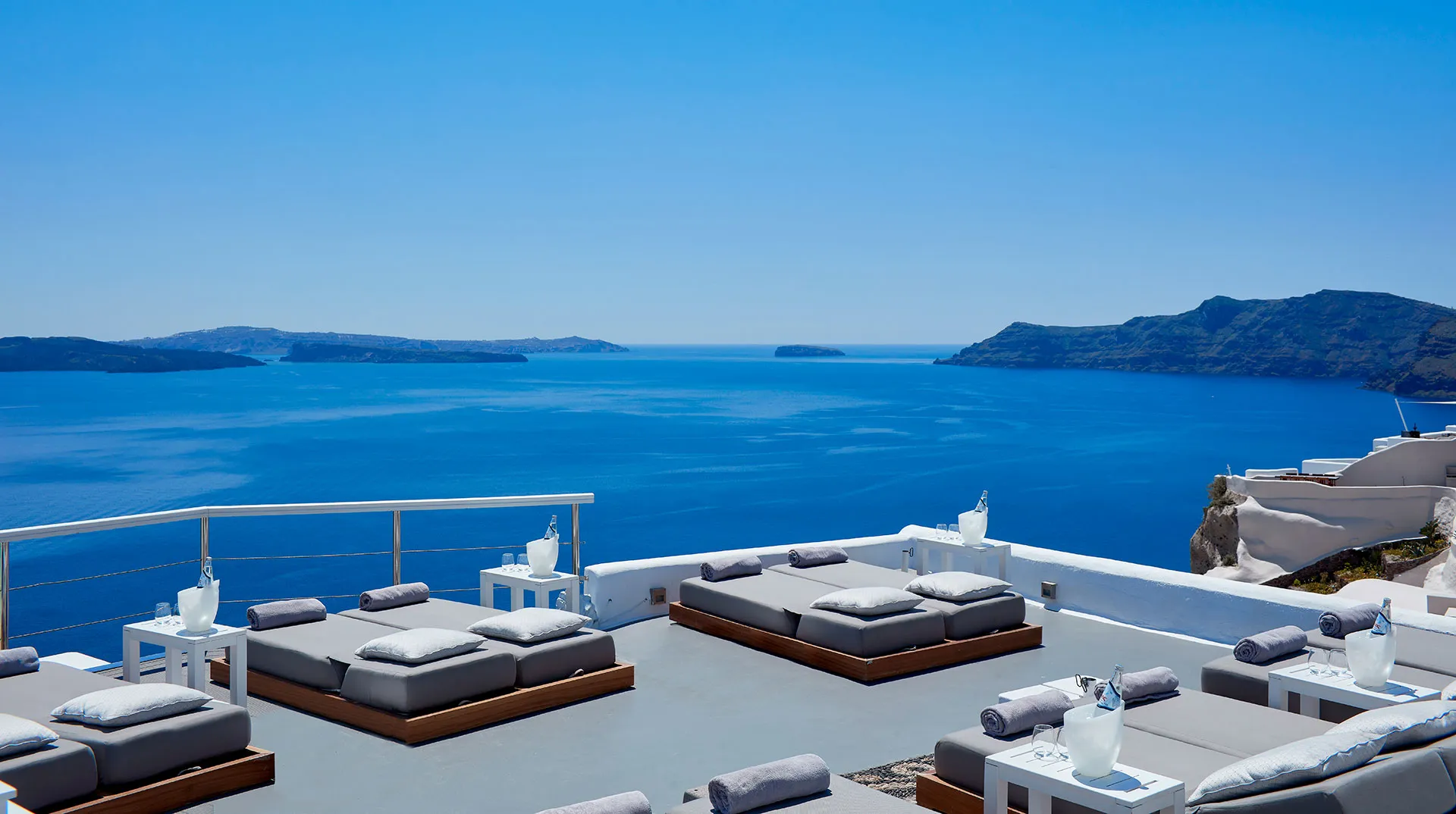 /img/720-santorini-couple-breakfast.webp