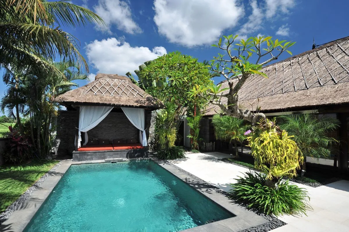 /img/721-honeymoon-couple-phuket.webp