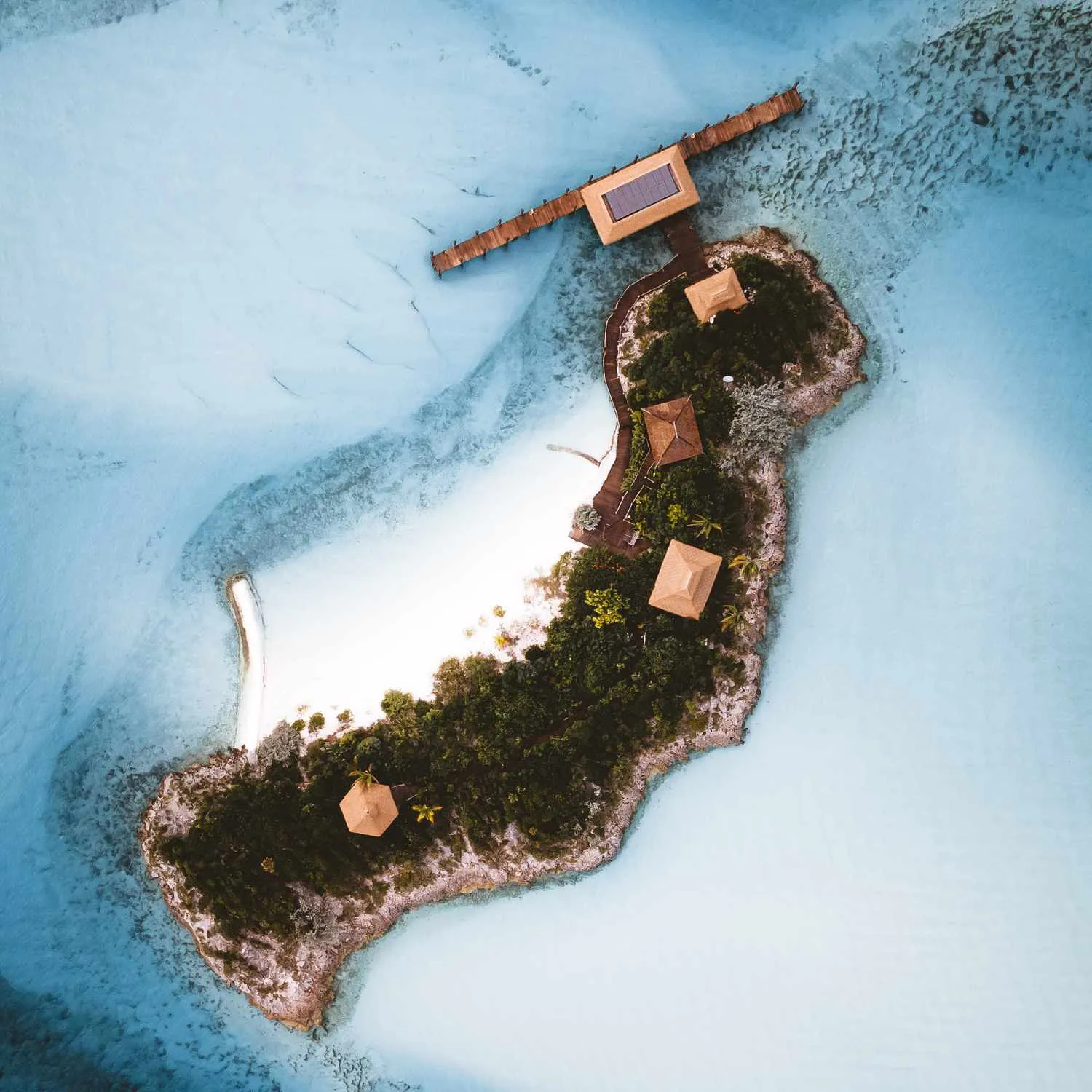 /img/723-bahamas-passport-travel.webp