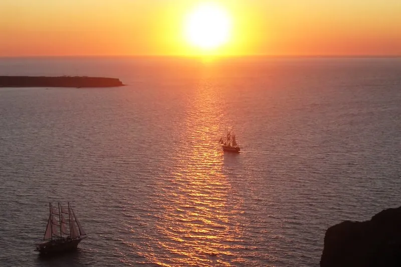 727 santorini sunset sailing