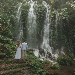 /img/729-bali-temple-honeymoon.webp